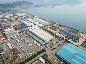 2007: Constructs and begins production at the Tadotsu Plant in Tadotsu-cho, Kagawa Prefecture in order to expand production of loader cranes.