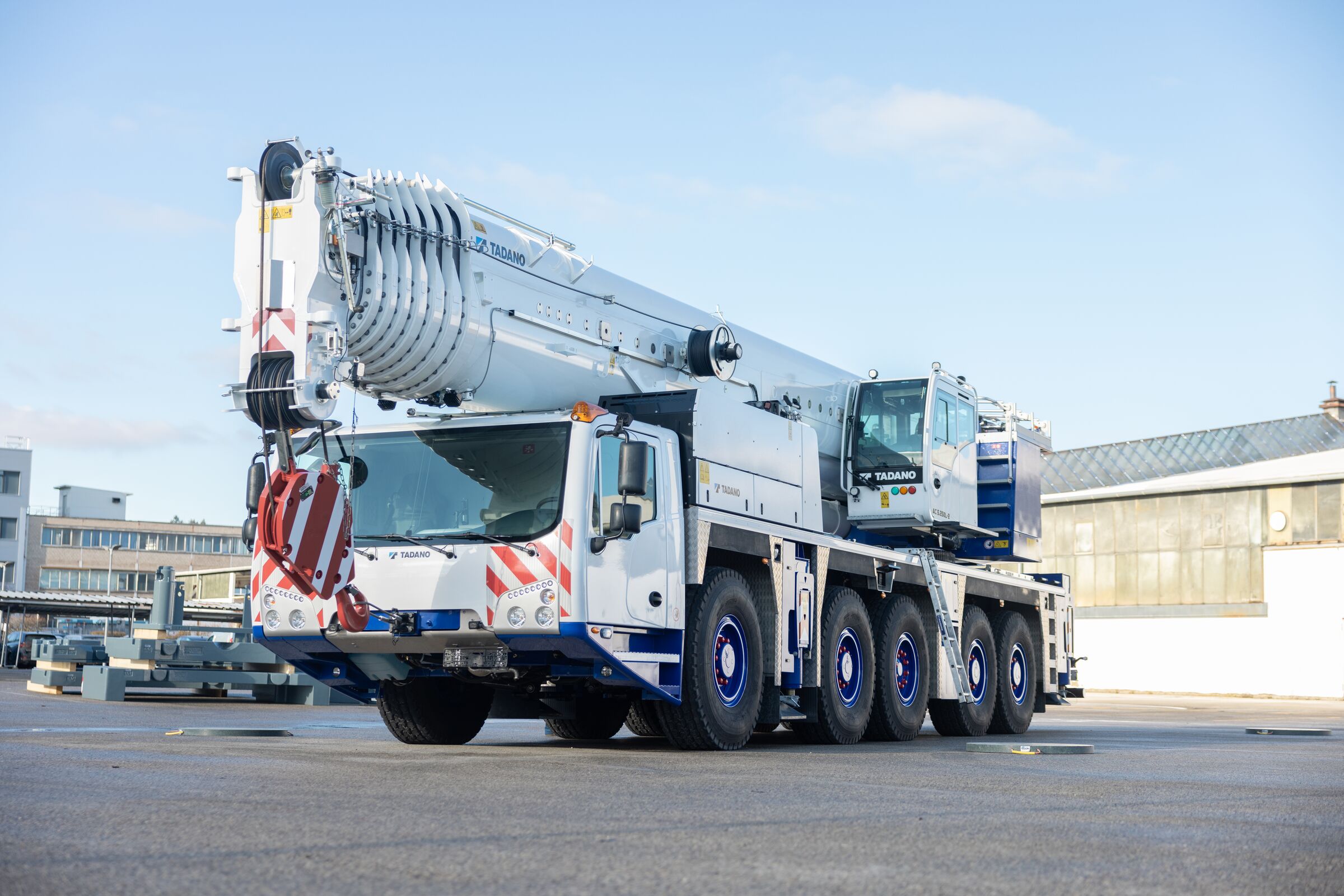 The new AC 5.250L-2 all terrain crane