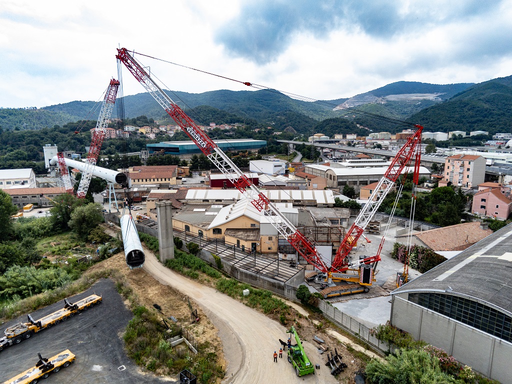 CC 3800-1 crawler crane at the Vado Ligure power plant - Europe