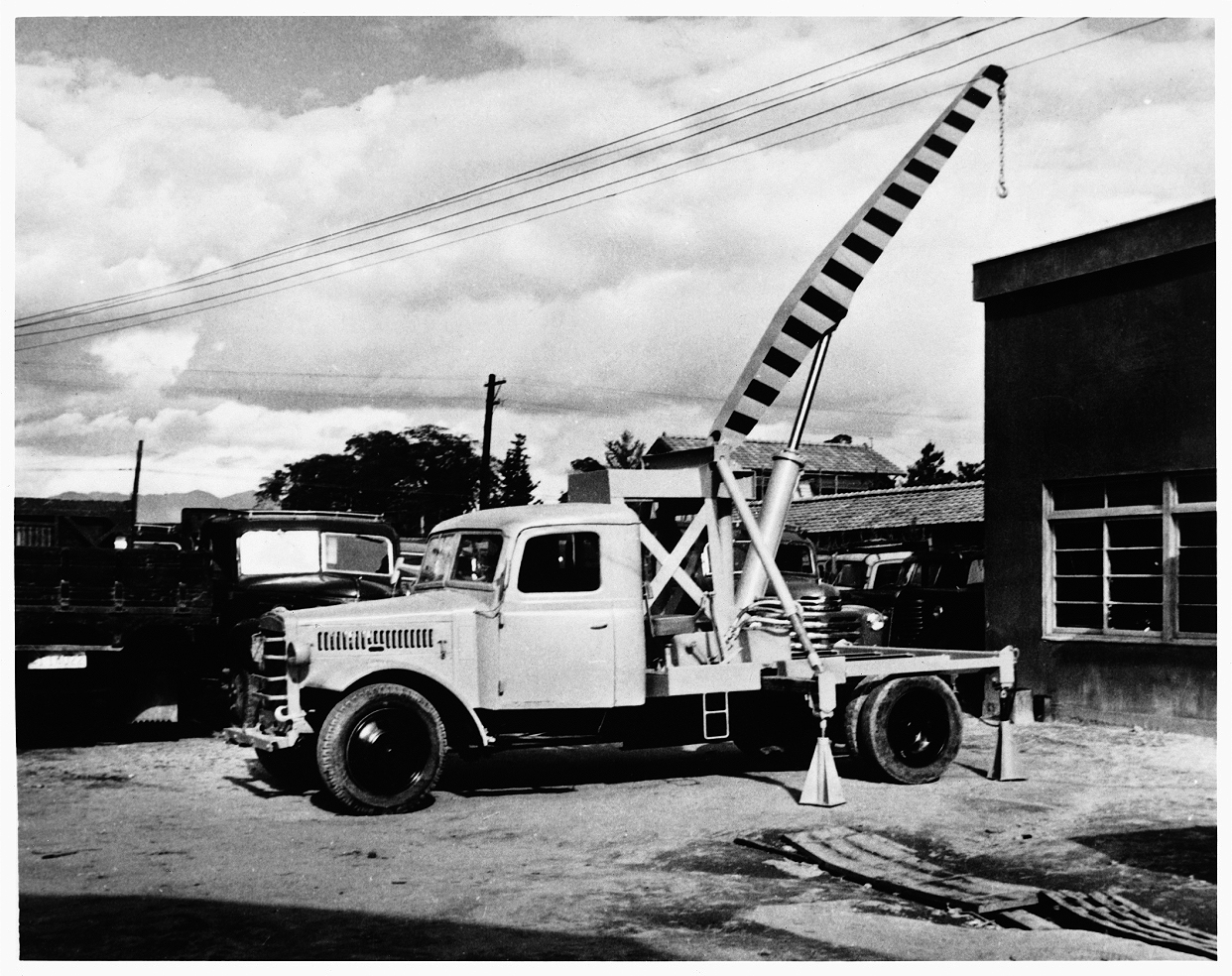 Japan's first hydraulic truck crane