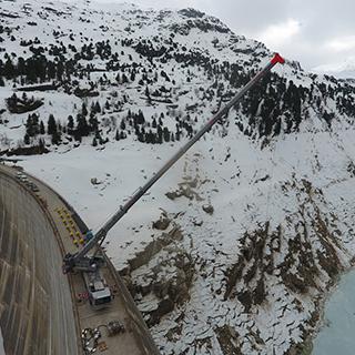 Demag AC 160-5 lowers construction materials for Zervreila concrete dam