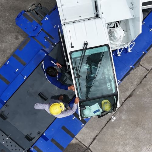 Tadano Siam Co., Ltd. Delivers First GR-1000N-1 Crane to Saha Crane Corporation Public Co., Ltd.