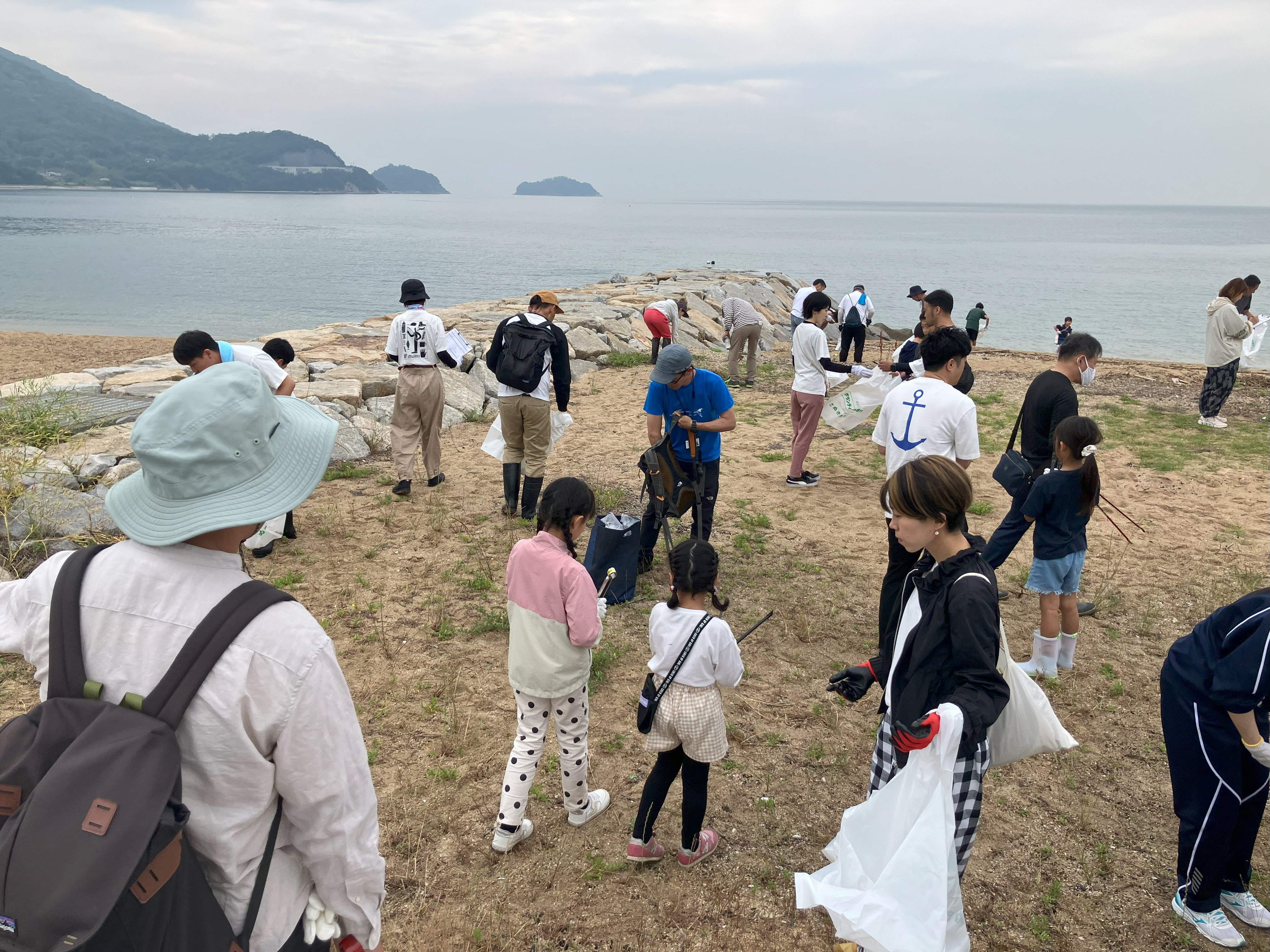 Tadano_beach_cleanup_3