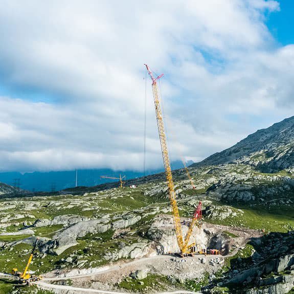 Working High Up: CC 3800-1 Erects Wind Turbine On The Gotthard Massif