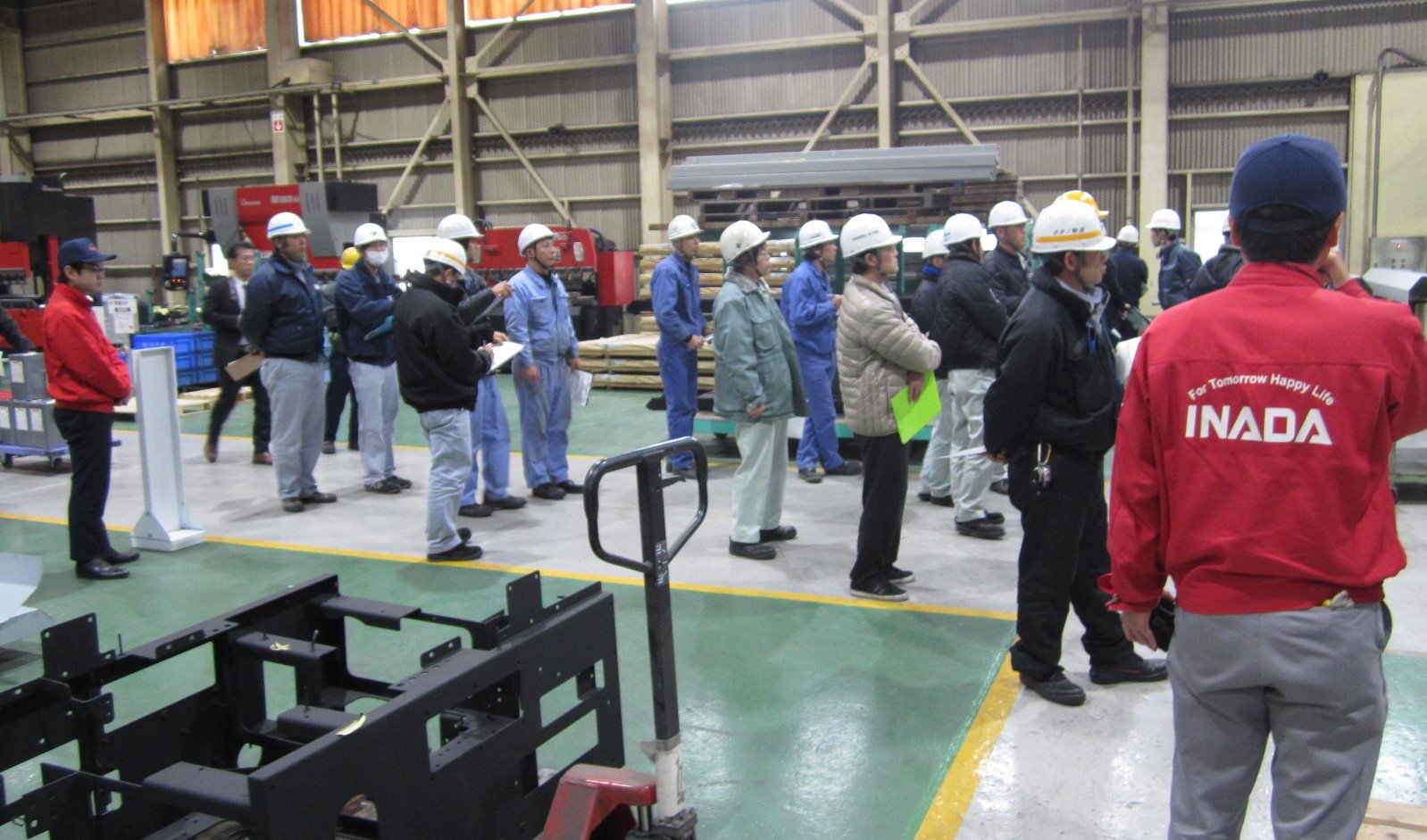 Plant tours by members of the Tadano Kyoei Society