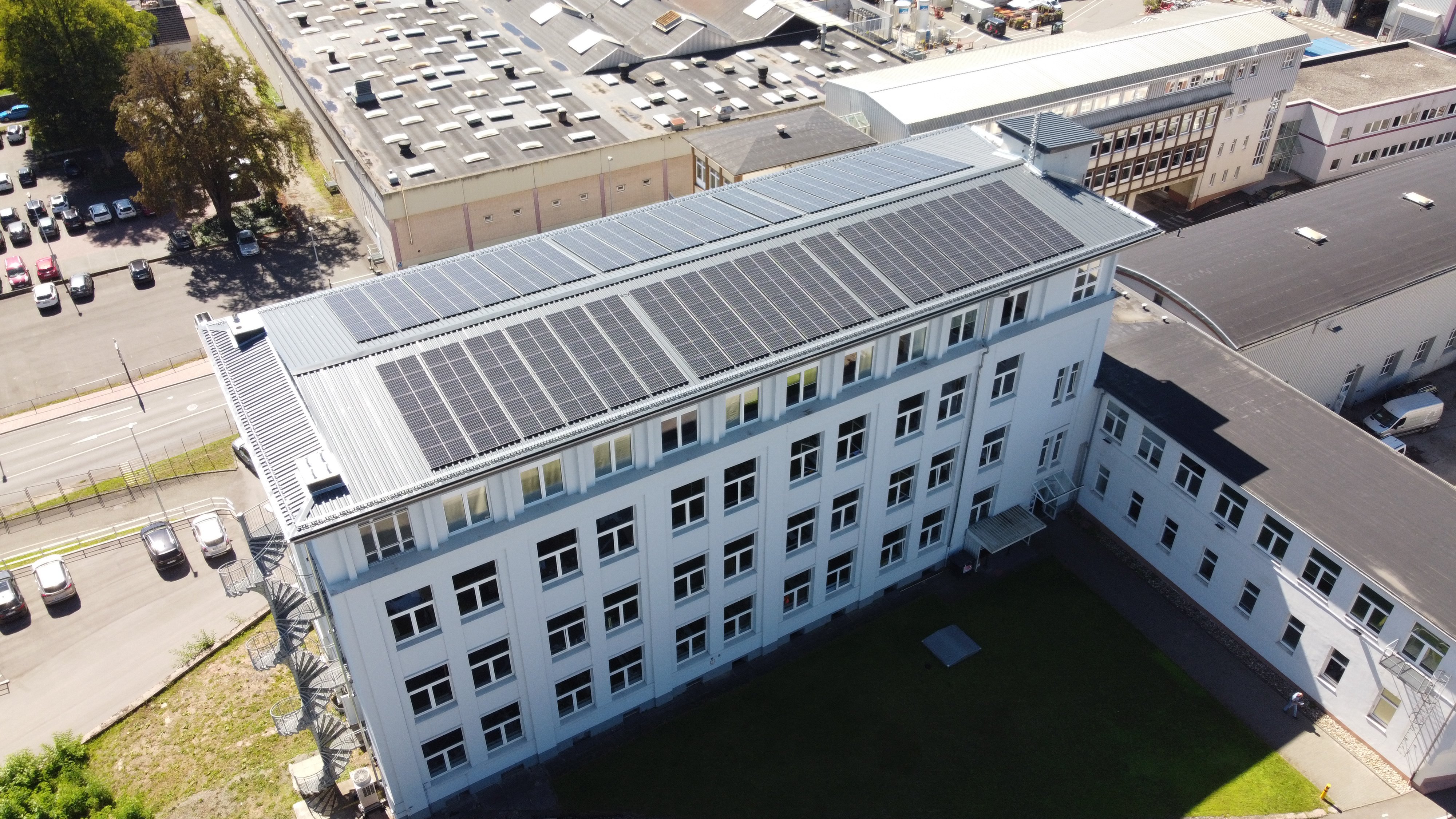Solar panels installed at the Dinglerstraße Office